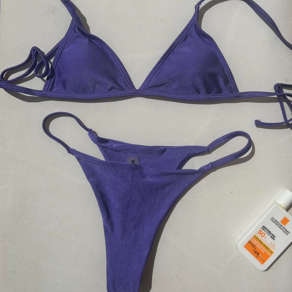 En lila supersöt bikini från Shein i storlek xs. Säljer pga för liten, använt toppen en gång . Toppar.
