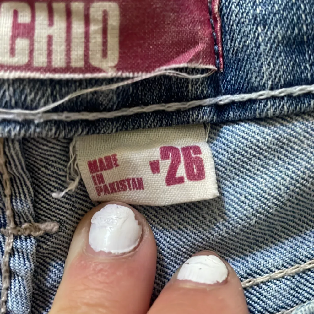 superfina lågmidjade jeansshorts! Så fin färg och unika detaljer!!💖💖 . Shorts.