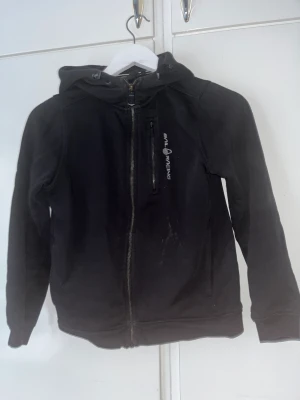 Sail Racing kofta - En jätte skön sail racing kofta. Köpt från kidsbrandstore, säljer pga blivit för liten. 