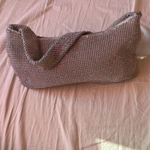 Axelväska - Använd men inga skador på väskan.  