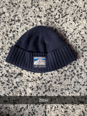 Brodero beani mössa  - One size, original pris 500 säljs för 300, använd typ 2 månader men gillar inte mössan längre