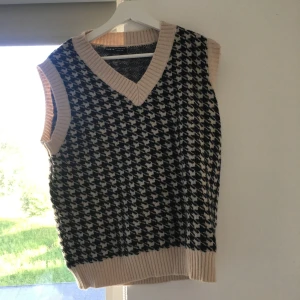 Väst - Använd ett fåtal gånger. Bra skick.