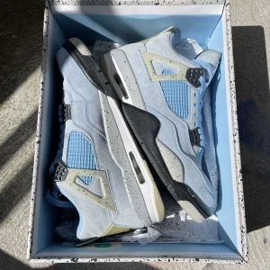 Jordan 4s university blue - Skor i bra skick , Äkta självklart , använda rätt bra