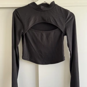 Zara tröja - Snyggt, sexigt, you name it!! Storlek s/m!😍😍 Säljer för 90kr inkl frakt som köparen står för!🤍