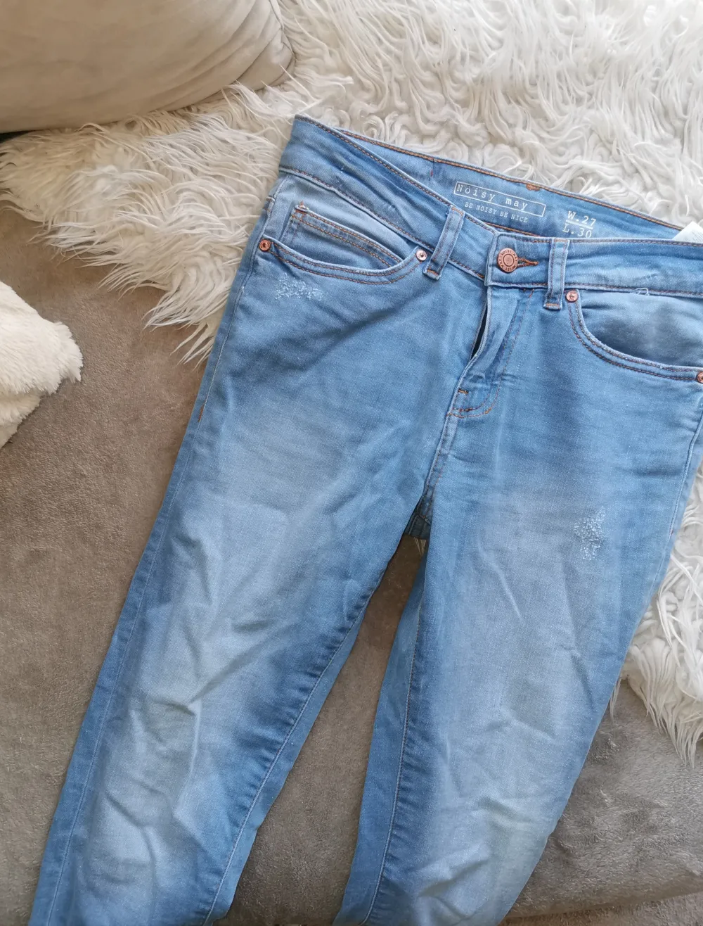 Ljusa jeans från NOISY MAY, stl 27/30
