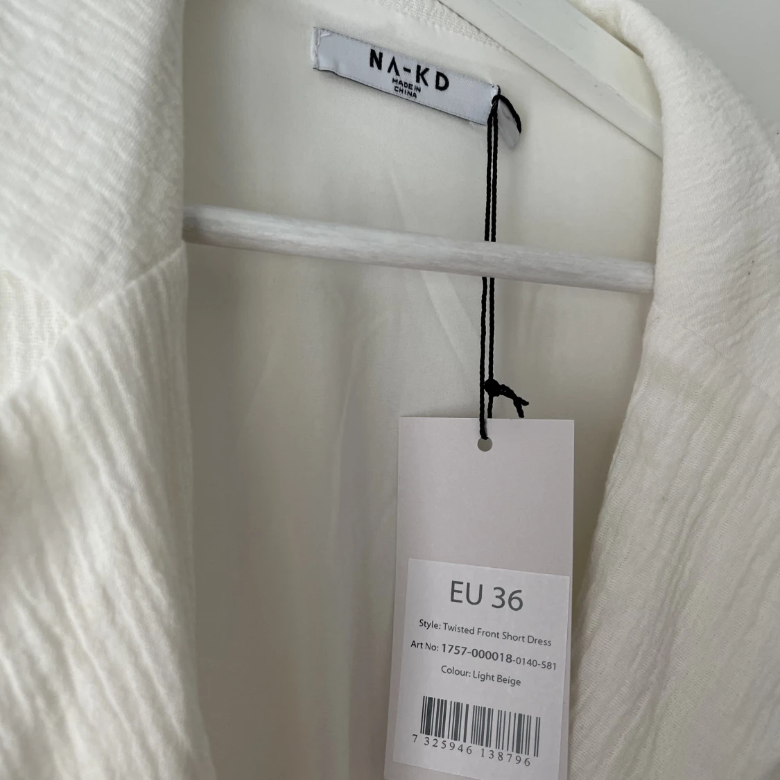 Vit klänning NAKD Lovisa Wallin  - 91