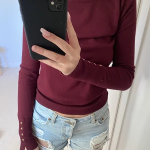 Zara tröja ❤️‍🔥 - Vinröd zara tröja köpt i vintras ❤️‍🔥 använd fåtal gånger, inga defekter. Skriv privat om du har fler frågor ❤️‍🔥