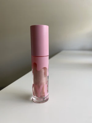 Kylie High gloss  - Shade LOST ANGEL 315 endast testad. 