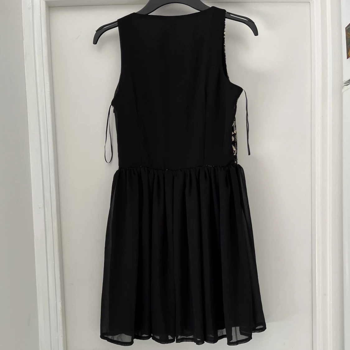 Oanvänd elegant klänning från Blue Vanilla st. S - 91