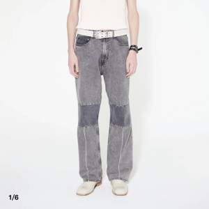 Ett par sparsamt använda Our Legacy Extended Third Cut jeans köpta på Paul & friends på NK.