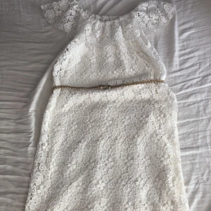 Sommar klänning  - Super bra nu till midsommar eller student osv. Bra skick 