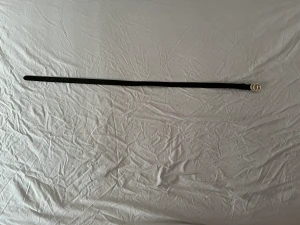 Svart skärp - Ett fint skärp med ett guldigt märke. Använts 1-2 gånger. Fortfarande i nyskick. Inga defekter. Priset går givetvis att diskutera 🫶🏼 skriv om ni har frågor 