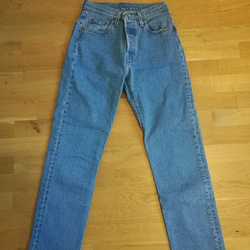Helt nya, aldrig använda bara testade. Säljer då dem är för små. Storlek W24 L28❤️‍🔥. Jeans & Byxor.