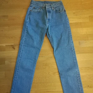 Ljusblå Levis jeans - Helt nya, aldrig använda bara testade. Säljer då dem är för små. Storlek W24 L28❤️‍🔥