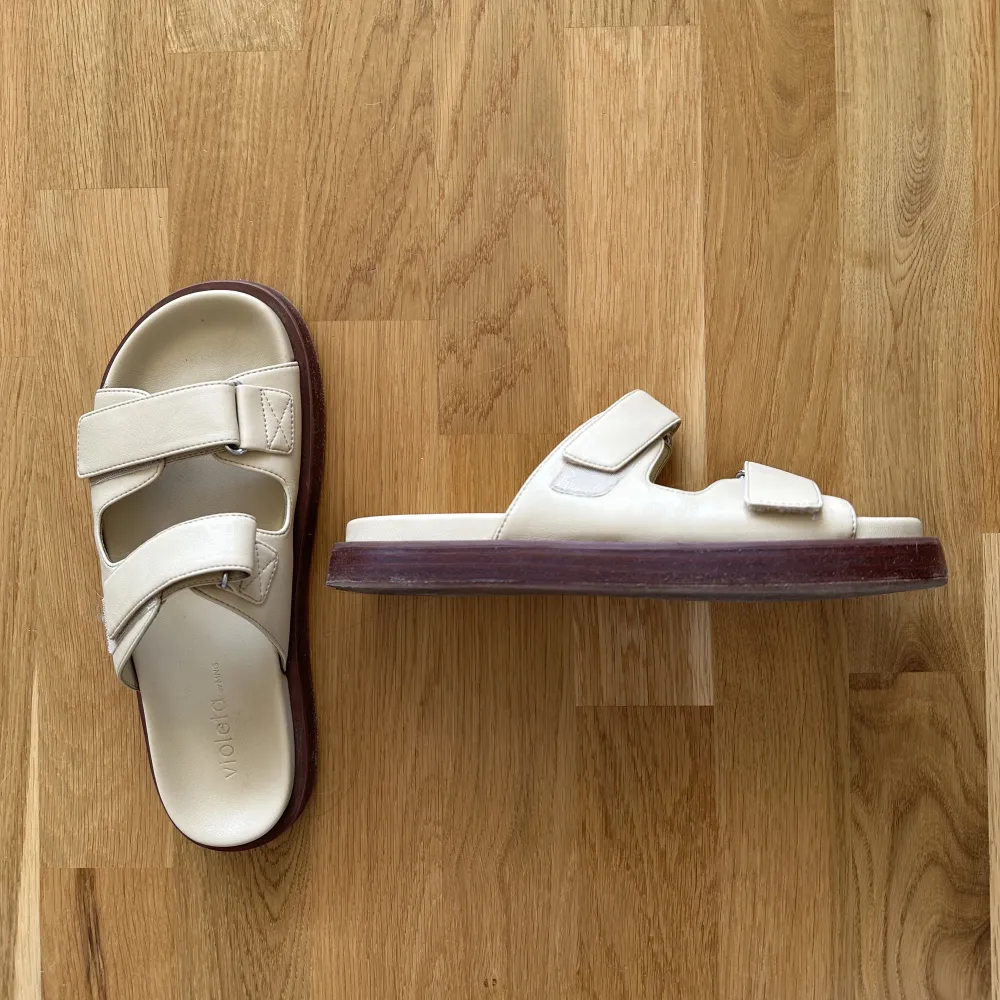 Velcro strap sandals från violeta by mango. Storlek 38. Använt men bra skick. . Skor.
