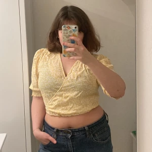 Gul blus från Lindex, XS - Gul blus från Lindex i storlek XS. Aldrig använd. 