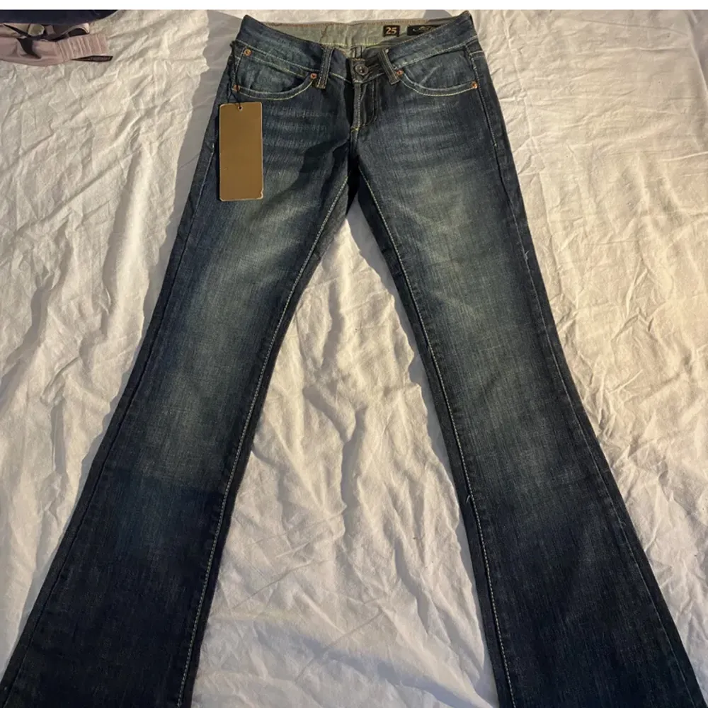 Vintage ed Hardy jeans från min mamma❤️🖤med detalj. Jeans & Byxor.