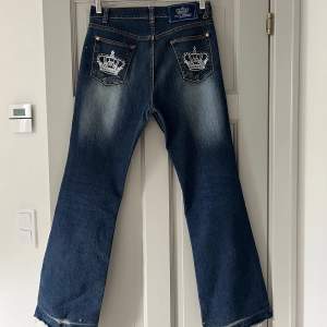 Jeans från Victoria Beckham! Innerbenslängd 77 cm och midjemått 80 cm