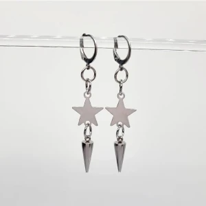 Handgjorda örhängen  - Handgjorda örhängen ●Material- rostfritt stål ●Gjord i bra kvalitet 💎Örhängeskrokar -100% rostfritt stål . Nickel fri.☆☆☆Längd - 6cm [Frakt 18kr]1st-80kr,paret-90kr