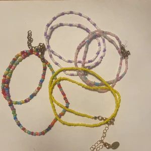 Halsband - Säljer ett pack med 4st halsband för endast 30kr eller 10kr styck plus frkat! Vissa är handgjorda 