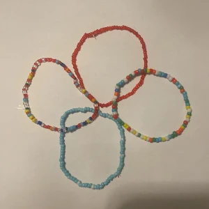 Armband  - Säljer dessa hemmagjorda armband i ett pack för endast 10kr eller 5kr styck! Plus frakt 
