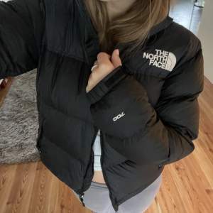 Säljer min northface jacka då den inte kommer till användning, köptes förra vintern och använd fåtal gånger💘 som nyskick ❤️