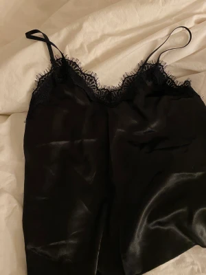 Pyjamas sätt  - Jätte fint pyjamas sätt i silke! Skriv för bättre bilder!💗