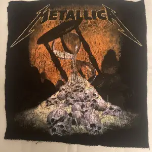 Tyg bit med Metallica tryck på, klippte orginalt ut den från en tröja men vill inte ha den längre