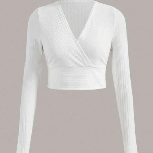 Vit blus - Har använd den 2 gg den är jätte bra och fint.  Den passar inte mig för att den är tajt på mig. Storlek S