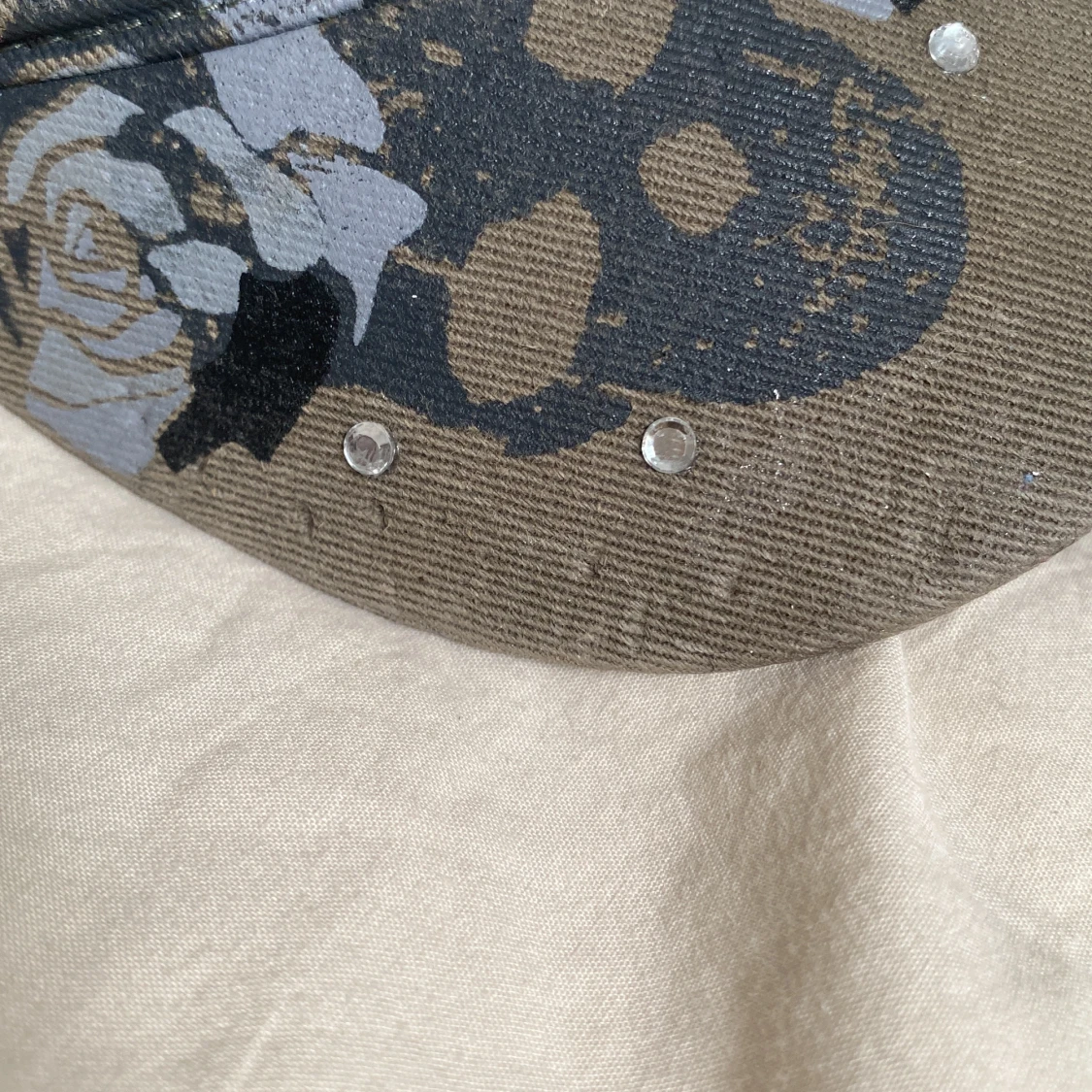 Keps med dödskalle  - 91