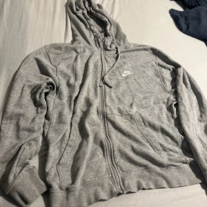 Nike zip up - Grå Nike kofta