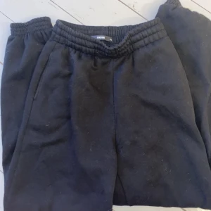 Bikbok mysbyxor  - Inte fått användning för dessa, därav säljer jag dem. köptes från bikbok förra året💕 XS men skulle säga att det passar en S minst lika bra