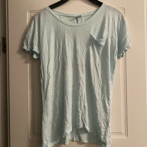 Fin t-shirt från Gina Tricot - Fin t-shirt från Gina Tricot. Fint skick 