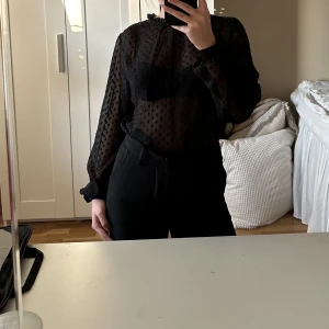 Svart blus - Svart mesh blus