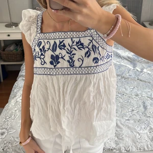 Vit topp - Jättesöt topp från shein i stl S💘 oanvänd