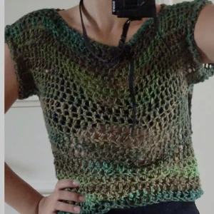 Virkad topp - Virkad topp i olika gröna nyanser. Extremt skön