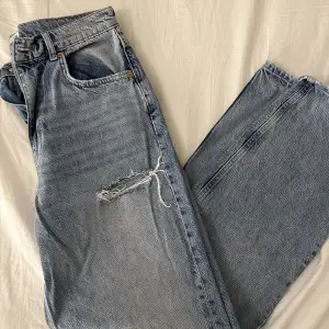 Säljer dessa jeans från Gina, aldrig använda och i super bra skick. De är i straight modell.