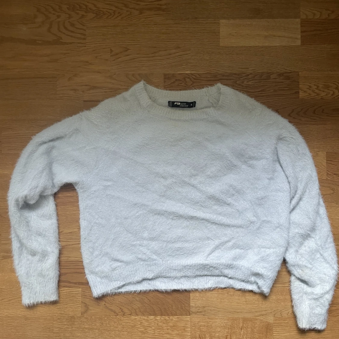 Ljusblå fluffig tröja - 90