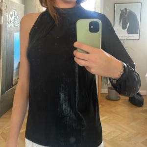 One shoulder fest topp - Så så så fin festtopp från rut&circle