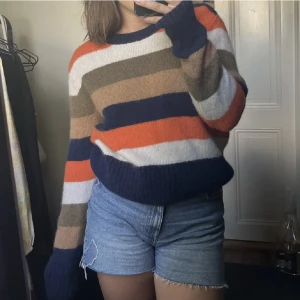 Stickad randig - Från cos, i bland annat ull & alpaca. Knappt använd med nypris ca 800kr