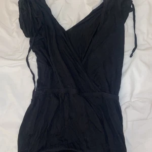 Byxdress - Kortärmad byxdress, osäker på märke