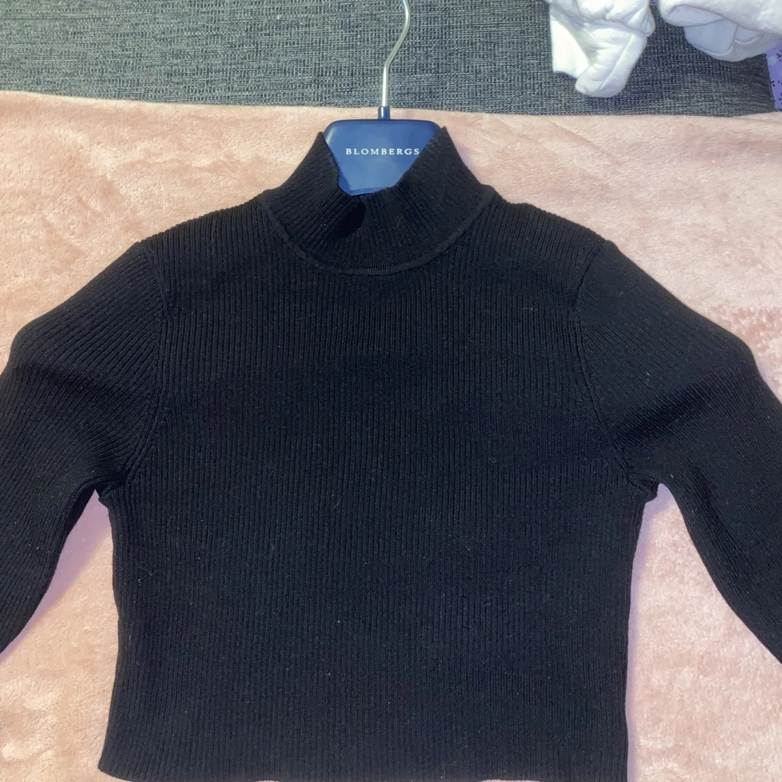Svart tröja  - 91