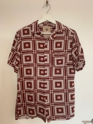 Oas, kortärmad skjorta  - Strl: S  Väldigt bra skick 1100 kr i nypris 