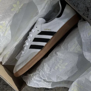 Skor - Oanvänd nypris 1299 kr 