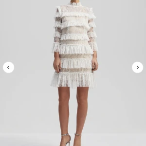 By malina klänning  - Säljer denna otroligt fina klänning i storlek s som jag endast har använt 1 gång. Köptes ny för 2800kr