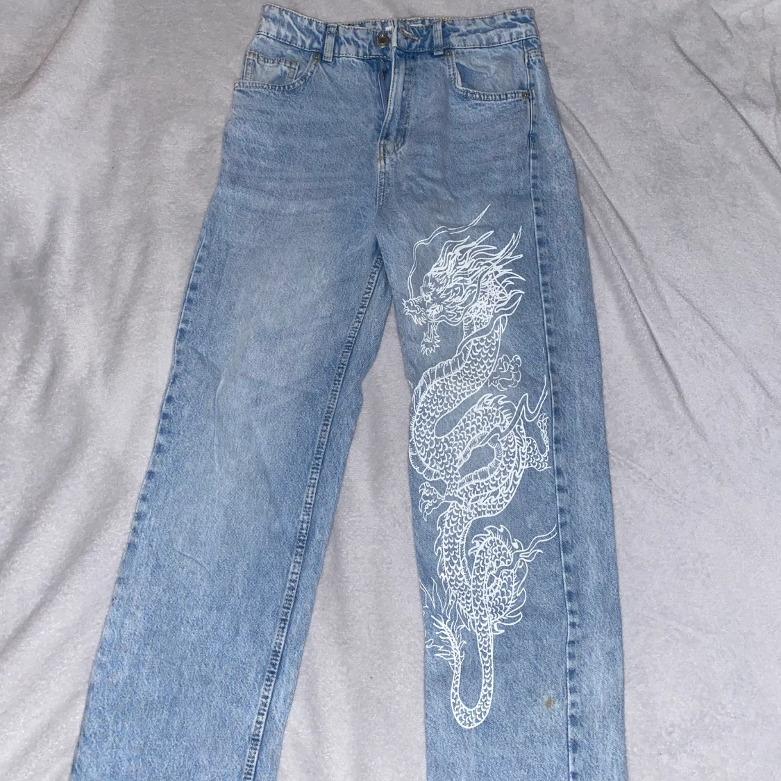 Blåa raka jeans med drake Small