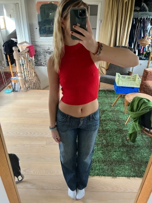 Röd polotröja - Så fin röd polotopp från H&M❤️‍🩹 sitter så fint och är i jättemjukt material!