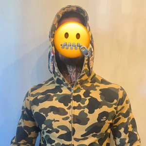 BAPE Hoodie XL - Säljer min bape hoodie från Japan köpt 2018 använd fåtal gånger 
