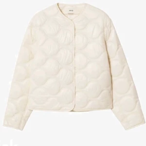 Mango jacka - Jättefin jacka från mango, nypris 599kr. Den är helt oanvänd och lappen är till och med kvar på jackan!❤️