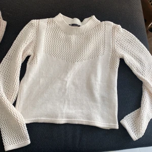 Zara tröja  - Super fin  långärmad tröja från zara, aldrig använd i strl S 
